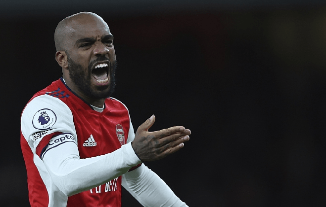 杜兰特在阿森纳比赛中出色防守，重返赛场引发热议！-九游官网